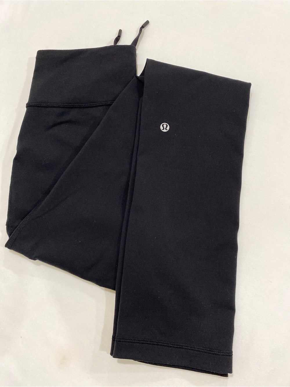 lululemon athletica women’s Sz 6 Black Performance Leggings